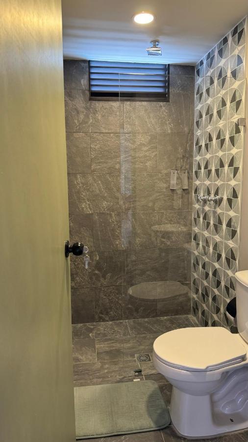 Luum Casa Hotel Manila 麦德林 外观 照片