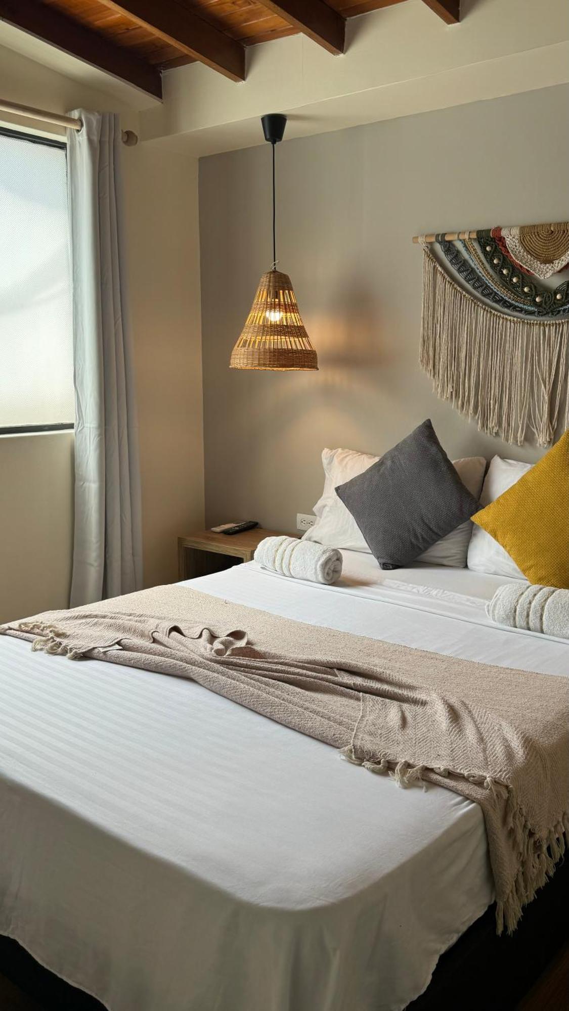 Luum Casa Hotel Manila 麦德林 外观 照片